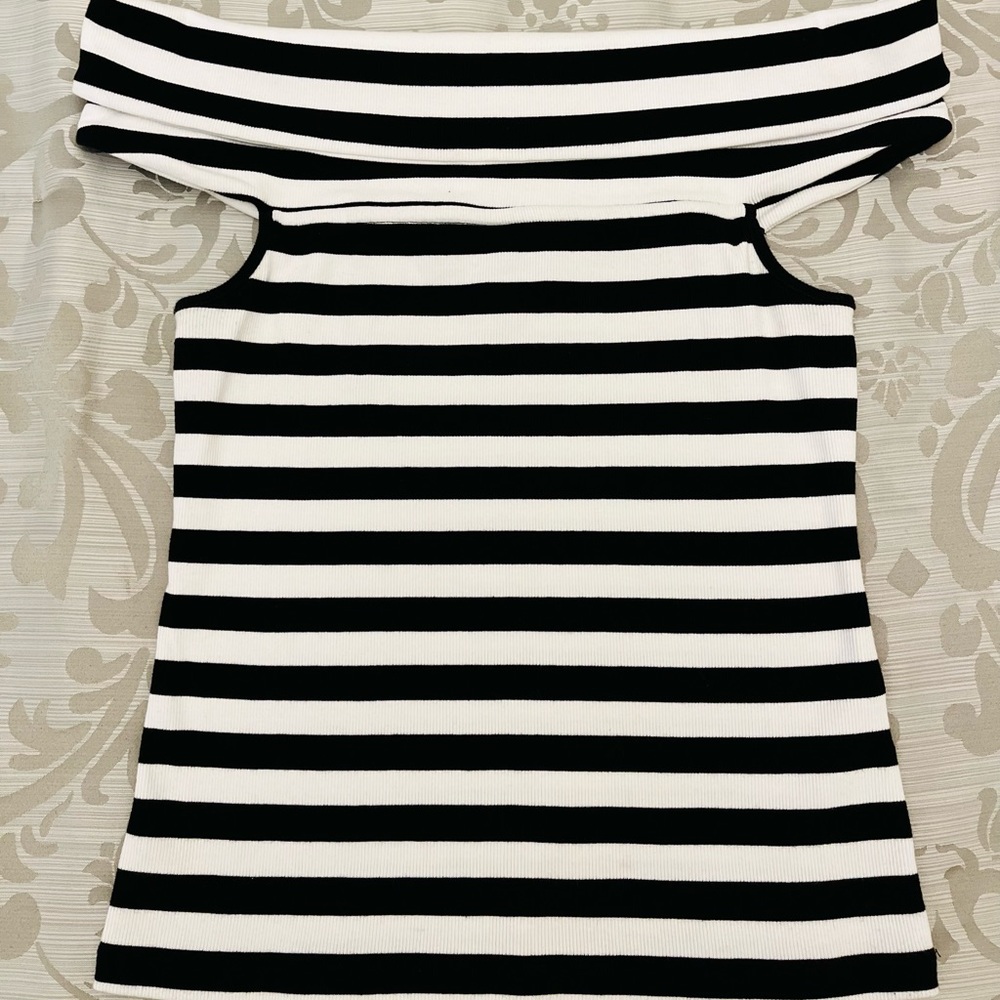 NWOT - Banana Republic Off-The-Shoulders  Top (M)